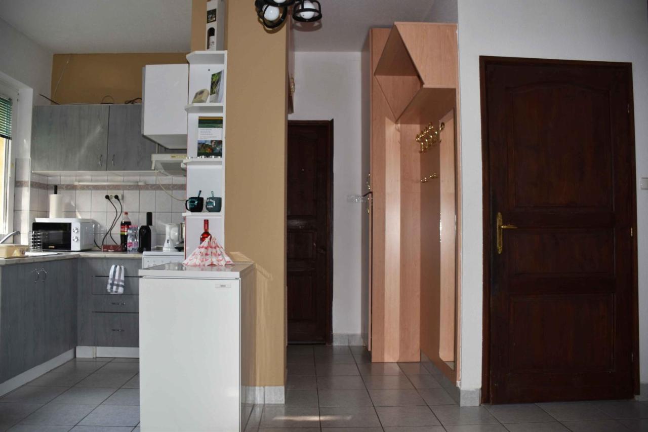 Pilikan Apartments - Park, Agroturism, Vineyard & Farm Черсектомай Екстериор снимка