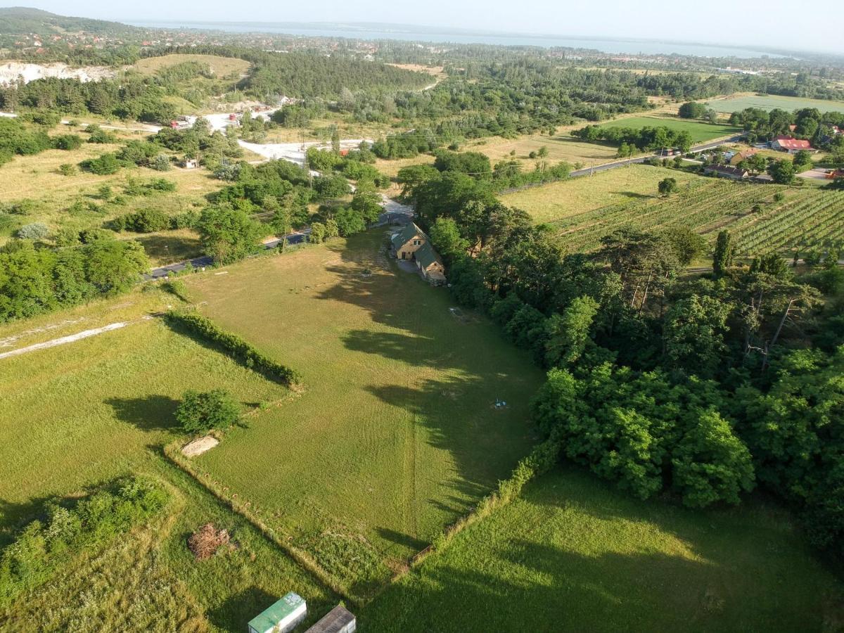 Pilikan Apartments - Park, Agroturism, Vineyard & Farm Черсектомай Екстериор снимка